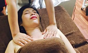 QUY TRÌNH XII: Thông tắc tia sữa hỗ trợ tăng tiết nhiều sữa đồng thời chống trùng nhão chảy sệ ngực với sản phẩm Thảo Dược Thiên Nhiên Cao Cấp Chuyên Sâu Đông Y-IU, giúp săn chắc và trẻ hoá ngực sau khi sinh